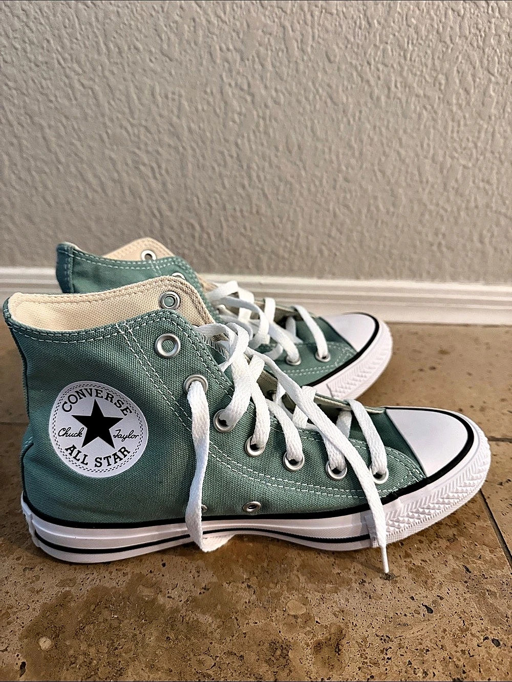 Converse Chuck Taylor All Star Green & White Sneakers woman’s US 6.5